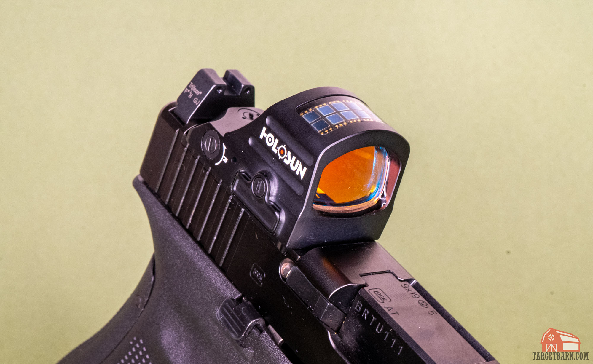 a holosun 507c x2 pistol red dot optic mounted on a glock